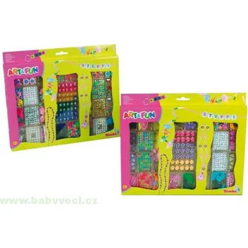 Hračka pro nejmenší Sada korálků různých tvarů a barev.