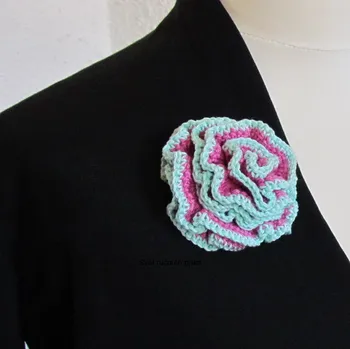 Brož Háčkovaná brož - cyklámen+zelená