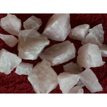 Surový (přírodní) růženín