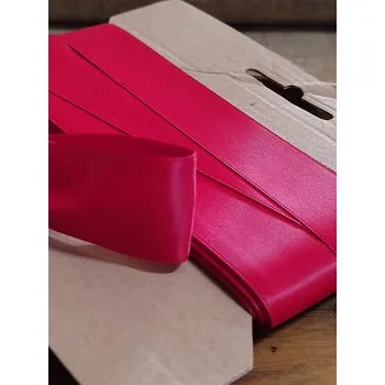 Stuha Atlasová / hedvábná stuha oboulící šíře 26 mm matná bordo