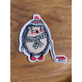 Textilní nažehlovací páska Nažehlovačka ježek se šálou a čepicí