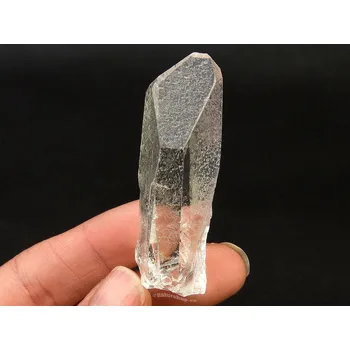 Přírodní kámen Křišťál surový krystal QA z Brazílie 35g