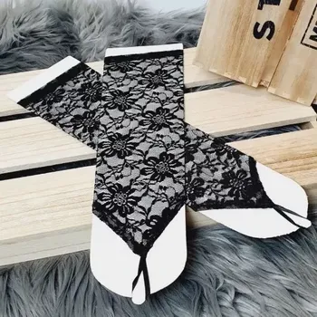 Karnevalový doplněk Tříčtvrteční společenské rukavice na prst- černá krajka