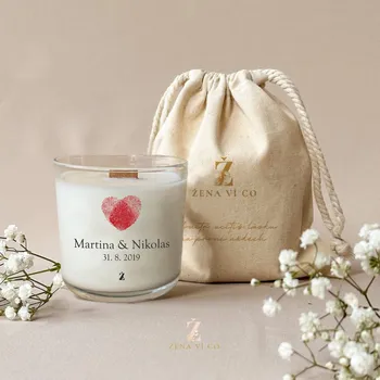 Svíčka Vonná svíčka se jmény a datem OTISKY Vůně svíčky: Pánská dřevitá vůně, Potisk na obalu: Žena ví co