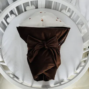 Zavinovačka MIMOUŠEK Péřová zavinovačka / včeličky Velikost zavinovačky: 80x80 cm, Varianta péřové zavinovačky: péřová výplň + povlak zapínání na knoflíky