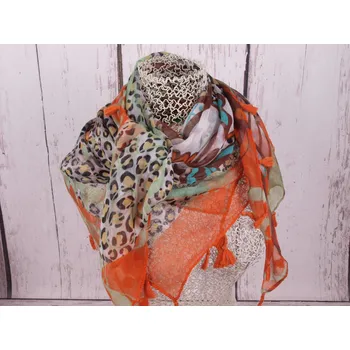 Šála OSTATNÍ šátek vzorovaný s třásněmi oranžový s hnědou a zelenkavou