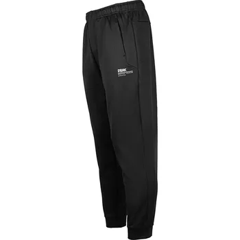 Peak peak tepláky Zažijte dokonalou rovnováhu mezi stylem a pohodlím s pánskými tepláky od značky Peak. Tyto tepláky jsou vyrobeny z příjemných a lehce elastických materiálů, které dodávají ještě většího komfortu při nošení a pohybu. Značka Peak je synony