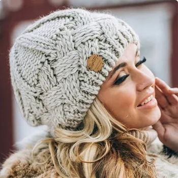 Pokrývka hlavy Elegantní dámská zimní čepice s pleteným vzorem Barva: B6