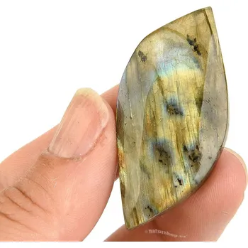 Přírodní kámen Labradorit ve tvaru mugle s barevnými odlesky 11g