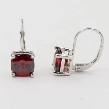 Náušnice Stříbrné náušnice s klasickým zapínáním