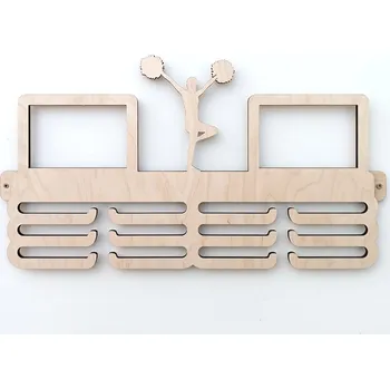 věšák na medaile MAJADESIGN Věšák na medaile s fotorámečky mažoretka s třásněmi Provedení: Přírodní dřevo