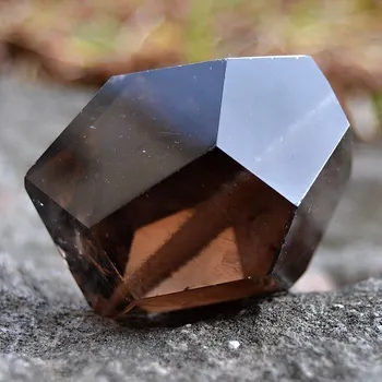 Přírodní kámen Záhněda Brazílie broušený nepravidelný tvar MIX