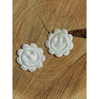 Nášivka Aplikace saténová kytička s úsměvem barva smetanová