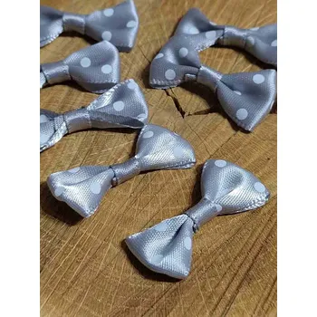 Stuha Saténová mašlička s puntíky 20x40 mm šedá světlá