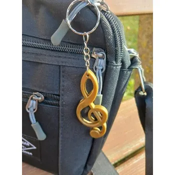 Drobný hudební dárek - zlatý přívěšek na klíče