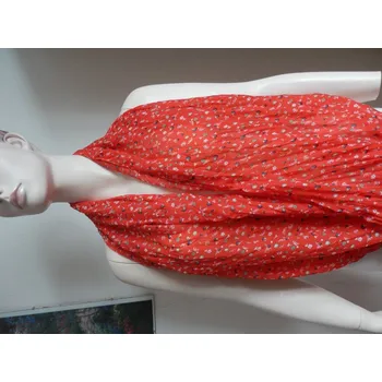 Šála Nákrčník s jemným vzorem kytiček