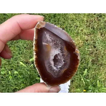 Přírodní kámen Achátová geoda s dutinkou 118g (Brazílie)