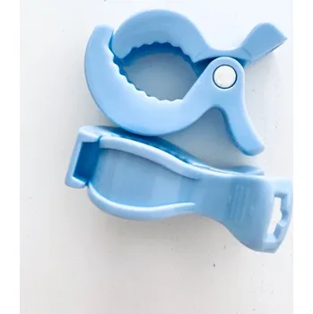 Klip na kočárek modrý světlý