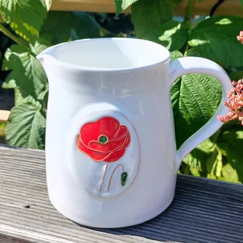 Keramický džbán s mákem