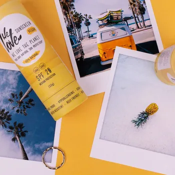 Přípravek na opalování Přírodní opalovací krém v tyčince SPF20 We Love The Planet 50 g