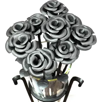 Pugét středních Radotínských růží - kovářské černé - 9