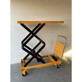 Zdvihací stůl z nosností 680 kg a výškou zdvihu 1500 mm.