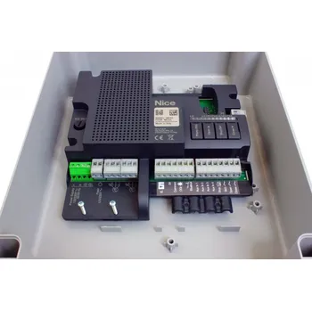 Pohon brány NICE MC800 - ovládací panel pro dva motory 230 V s řídicí jednotkou NICE MCA5.