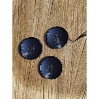 Knoflík Knoflík větší černý čtyřdírkový dvoubarevný 26 mm