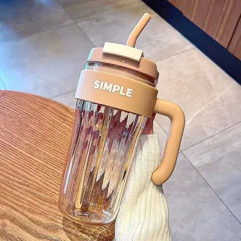 Plastový hrnek s brčkem pro děti - C