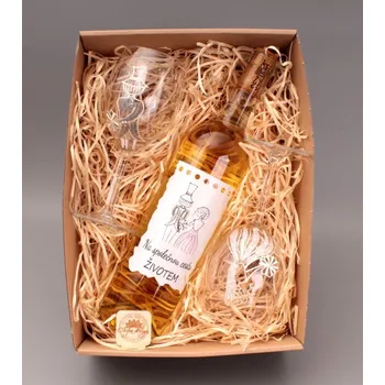 Víno Dárkový balíček - víno + 2 skleničky, nevěsta a ženich víno: Frizzante Muškát moravský - polosuché