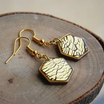 Náušnice CircusMind Náušnice Fimo a pryskyřice zlaté hexagony S4281