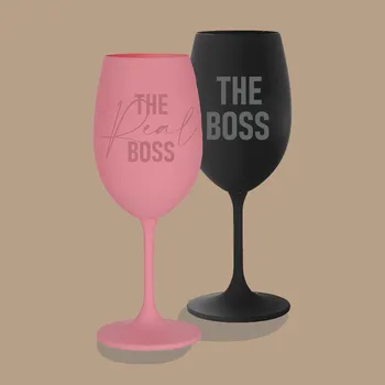 Sklenice Sklenice na víno s gravírováním THE REAL BOSS, pro pár Barva: černá+růžová