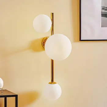 Lampička ALDEX Nástěnné světlo Dione, tříramenné, zlaté - Ø malé koule 14 cm; Ø velká koule 20 cm bílá matná, zlatá 1 x 60 W E27 + 2 x 40 W E14 - Doprava zdarma
