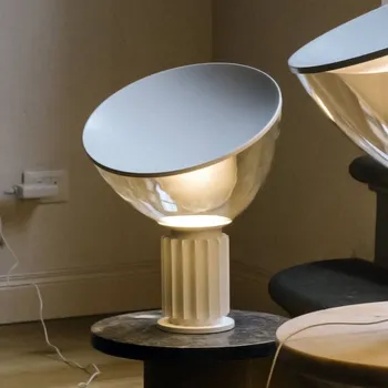 Lampička Malá stolní LED lampa FLOS Taccia, bílá - Ø základny 14,2 cm 1 x 16 W LED - Doprava zdarma