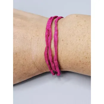 Náramek Náramek - Hedvábné šňůrky sytě růžové - magenta 19 cm