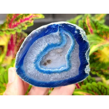 Přírodní kámen Achát modrý barvený geoda s dutinou 172g