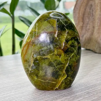 Opál zelený leštěný Madagaskar Freeform 12 cca 6,7 x 8,5 cm, 275 g