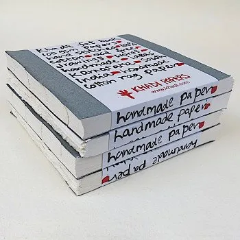 Blok Blok ručních papírů Khadi 21x21cm 100g (Blok ručních papírů Khadi 21x21cm 100g)