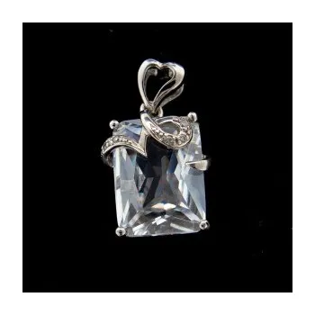 Přívěsek Stříbrný přívěsek s kamenem