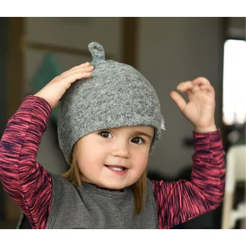 Kojenecká čepice šedozelená svetrovinová čepička s oušky