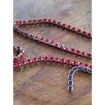 Krajka Štrasový prýmek / borta šíře 2,4 mm červený