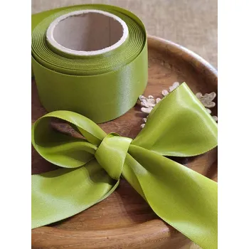 Stuha Atlasová hedvábná stuha oboulící šíře 40 mm matná zelená