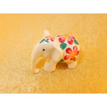 Ručně malovaná soška slona z pryskyřice Bawah Putih