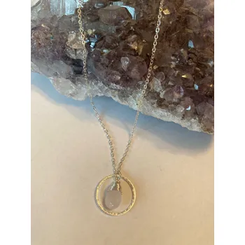 Náhrdelník Stříbrný náhrdelník s kruhovým přívesem a kapkou, WHITE ORCHID kameny: růženín