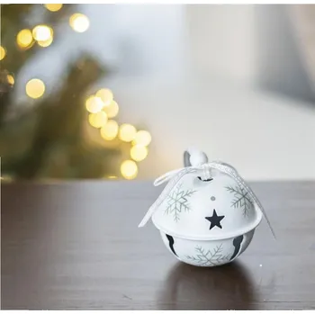 Vánoční dekorace Rolnička závěsná dekorační bílá s vločkou 6 cm