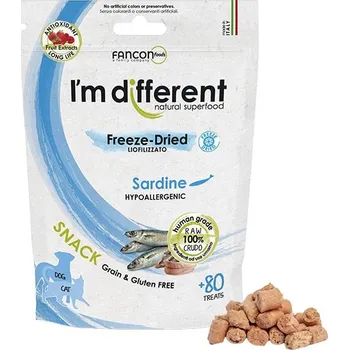 Pamlsek pro kočku I´M DIFFERRENT SNACK sardinky - mrazem sušený pamlsek, 40 g