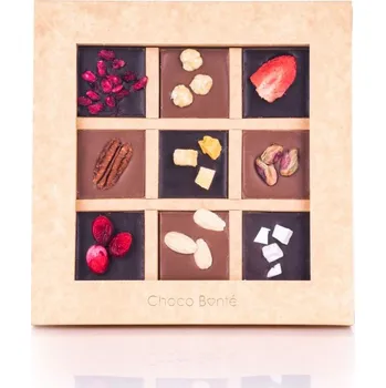 Čokoláda Chocobonte Mléčná čokoláda variace mléčná: 105g 9xčverec mléčná a hořká čokoláda granátové jablko, jablko, dýně, kokos a brusinka, jahoda, pistácie, lískové ořechy a mandl