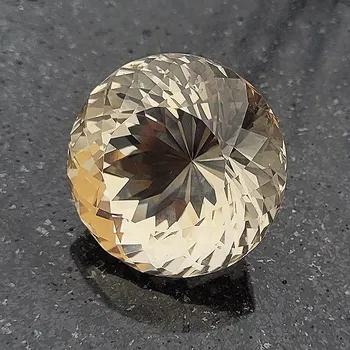 Přírodní kámen Citrín z Vysočiny 37x31,2mm Váha: 210.7ct