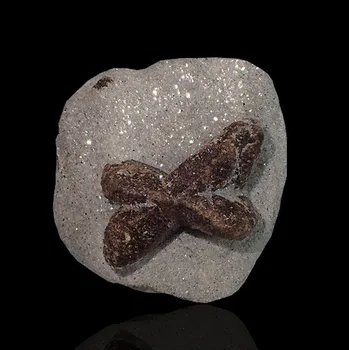 Přírodní kámen Staurolit z Ruska 50x43mm