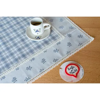 ubrus Napron - ubrus šedý kanafas kostky a kytičky s krajkou Vzor kanafasu: Větší kombinované kostky, Napron rozměr: 65x65 cm